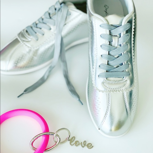 Perforated Metallic laceup sneaker - Picture 2 of 6